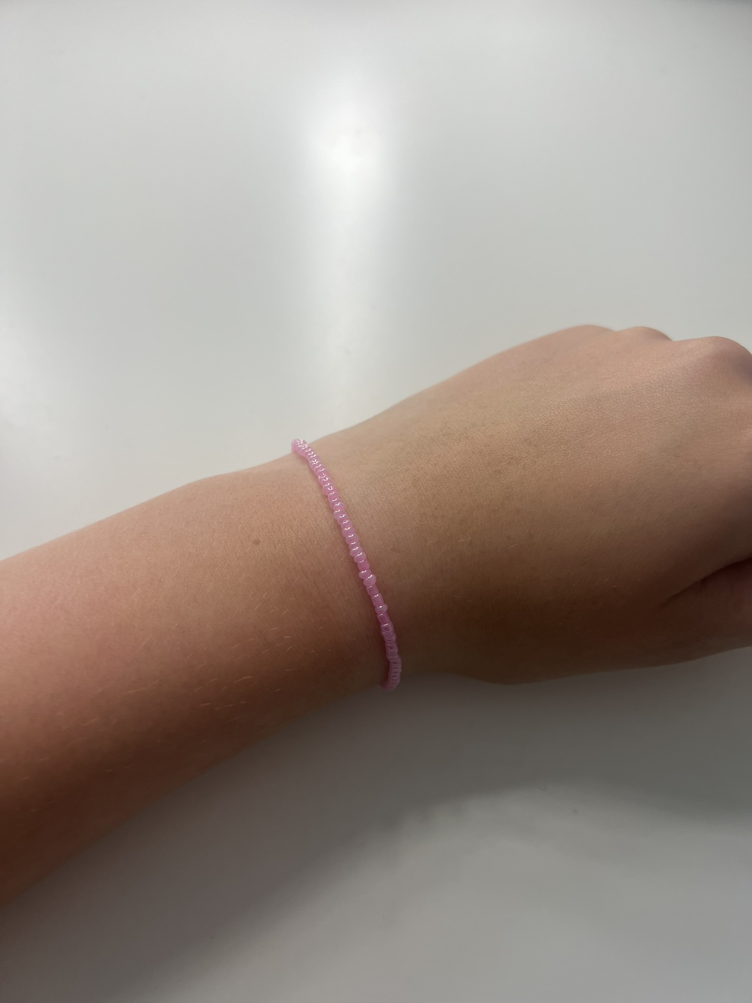 Lyserødt armbånd